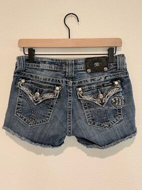 MISS ME Women's Geometric Weave Embellished Pocket Jean Shorts Size 29